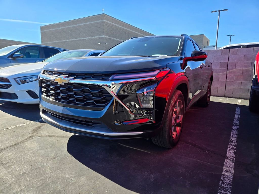 2024 Chevrolet Trax LT photo 2