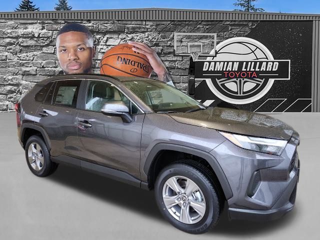 2025 Toyota RAV4 XLE's photo