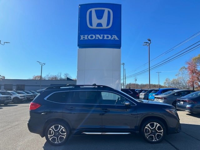 2023 Subaru Ascent Limited's photo