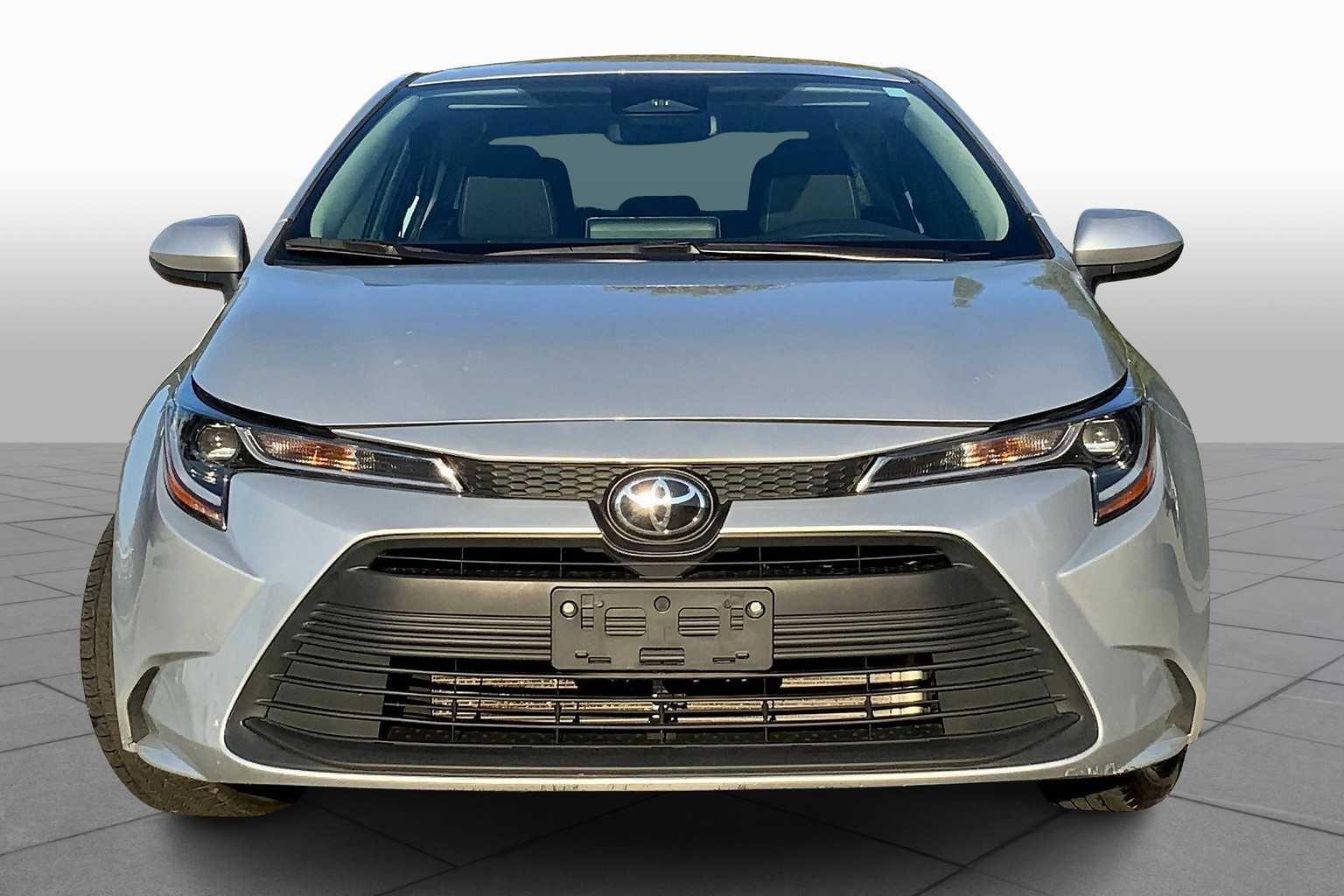 2023 Toyota Corolla LE photo 3