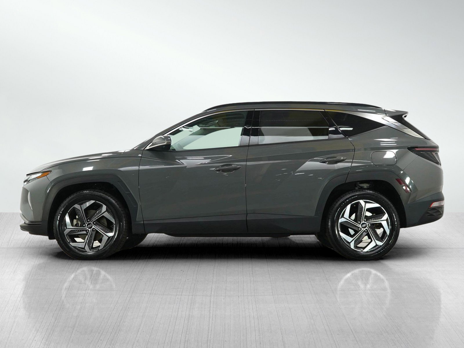 Used 2024 Hyundai Tucson Limited with VIN 5NMJECDE9RH306298 for sale in Minneapolis, Minnesota