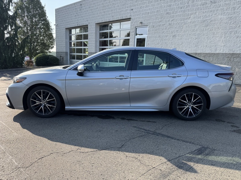2023 Toyota Camry SE photo 4