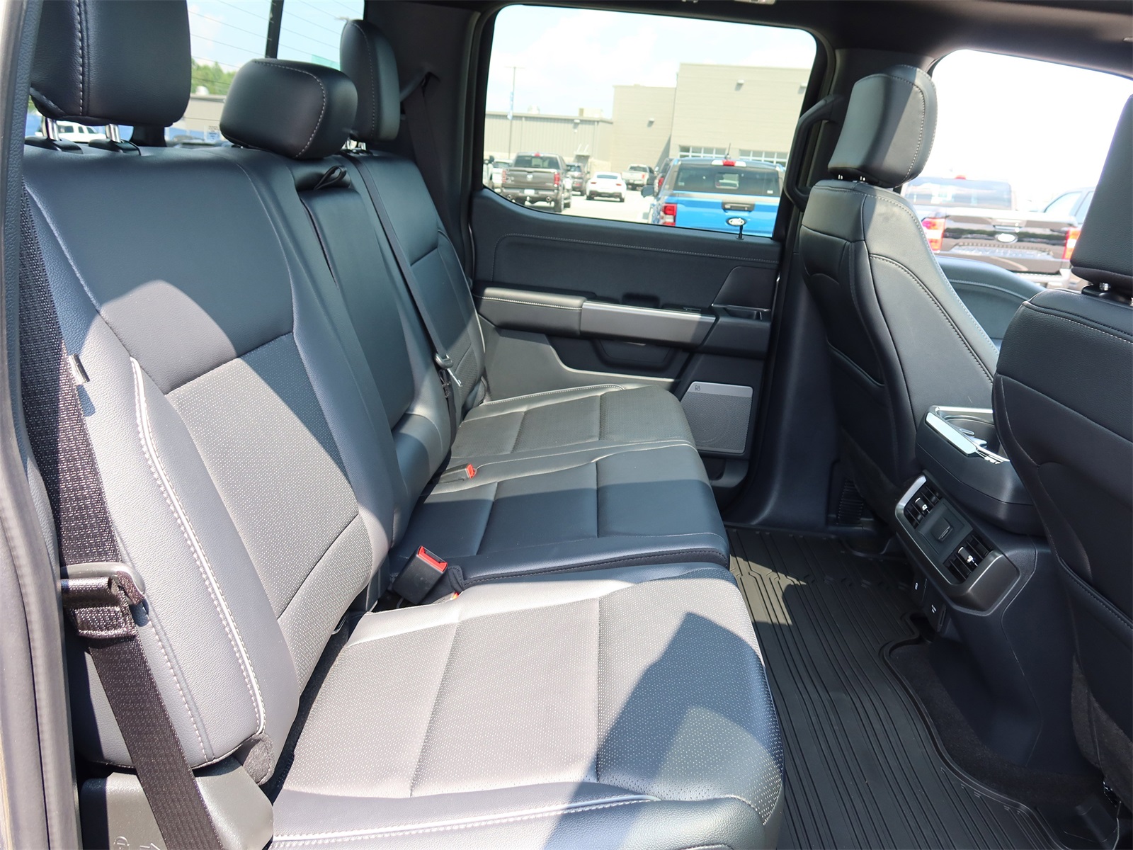 2025 Ford F-150 Lariat photo 10
