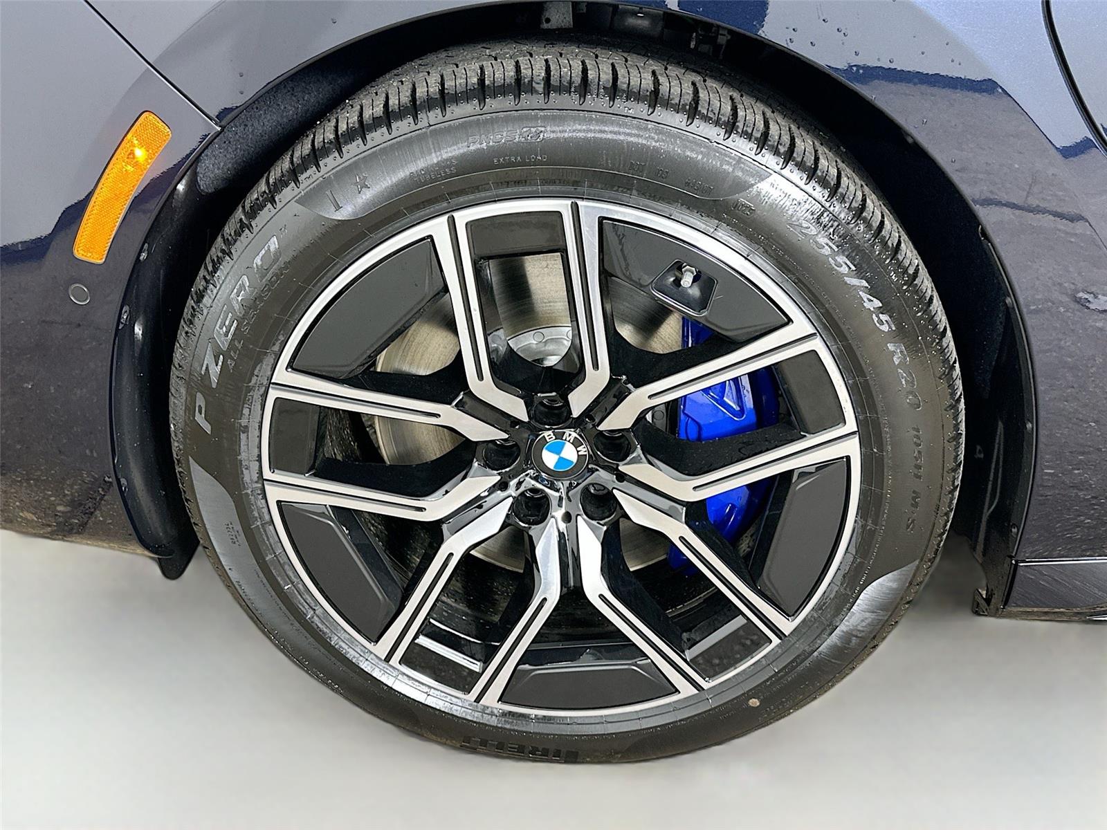 2026 Bmw 750e photo 32