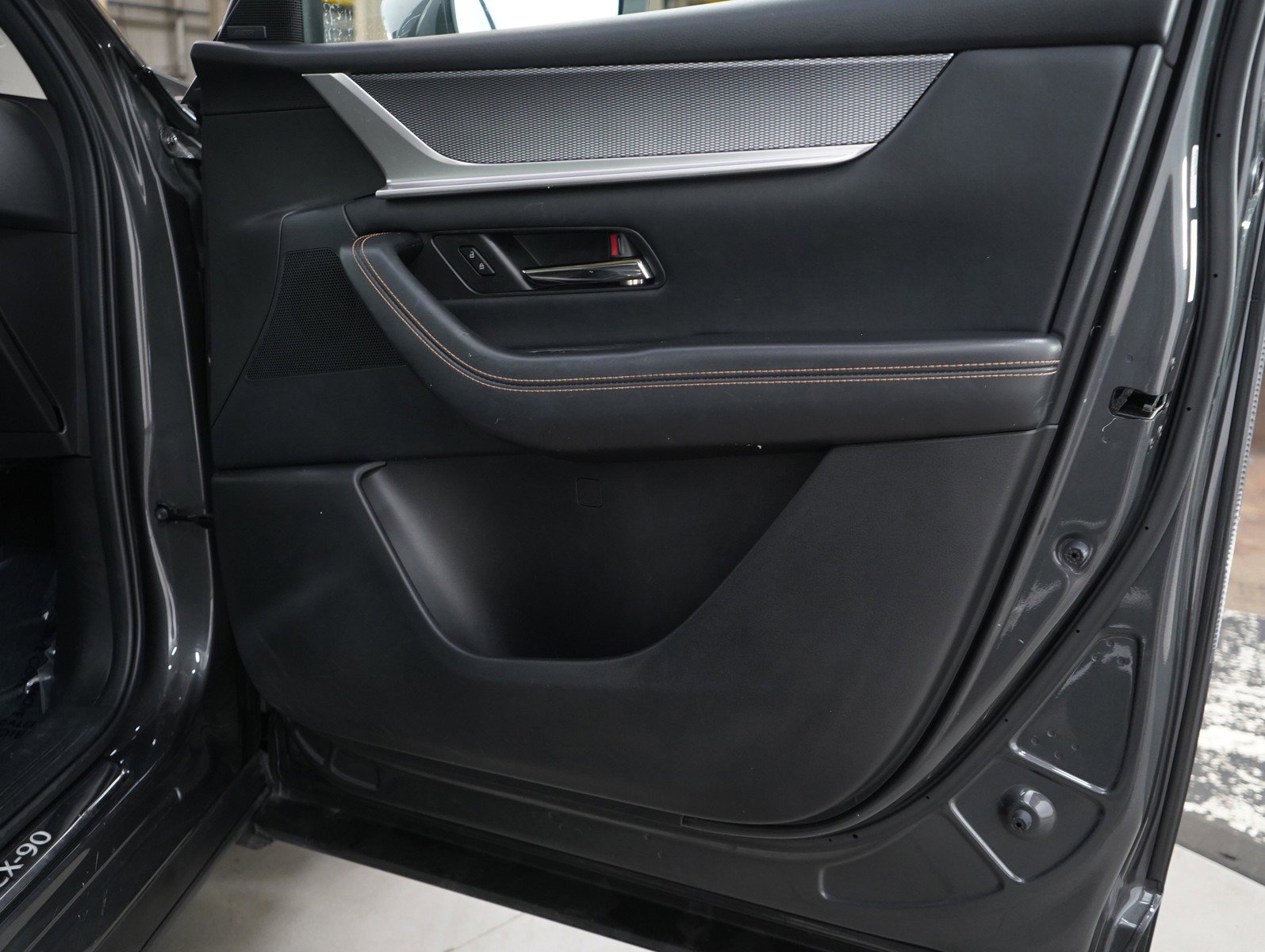 2024 Mazda CX-90 Premium photo 9
