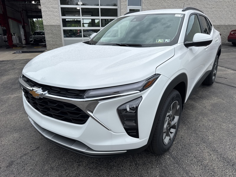 2025 Chevrolet Trax LT photo 7
