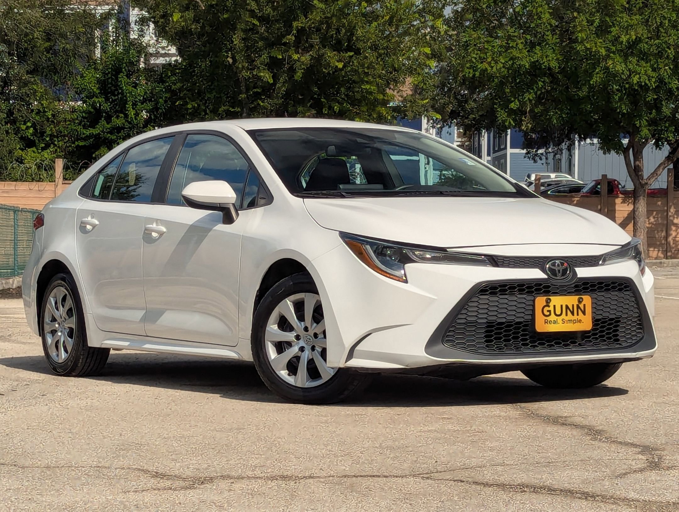 2022 Toyota Corolla LE photo 2