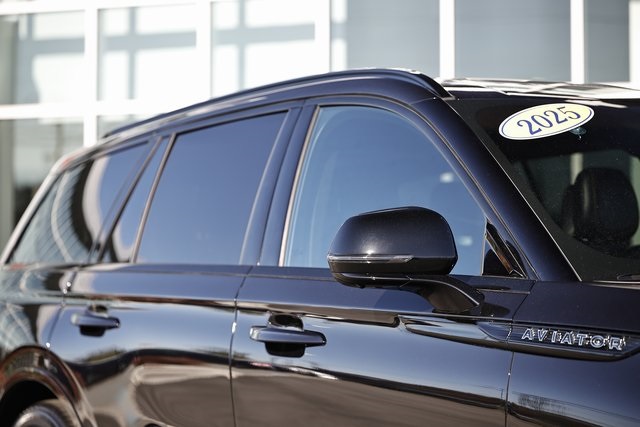 2025 Lincoln Aviator Black Label photo 3