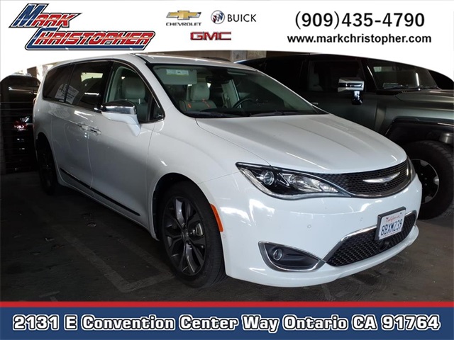 2018 Chrysler Pacifica Limited's photo