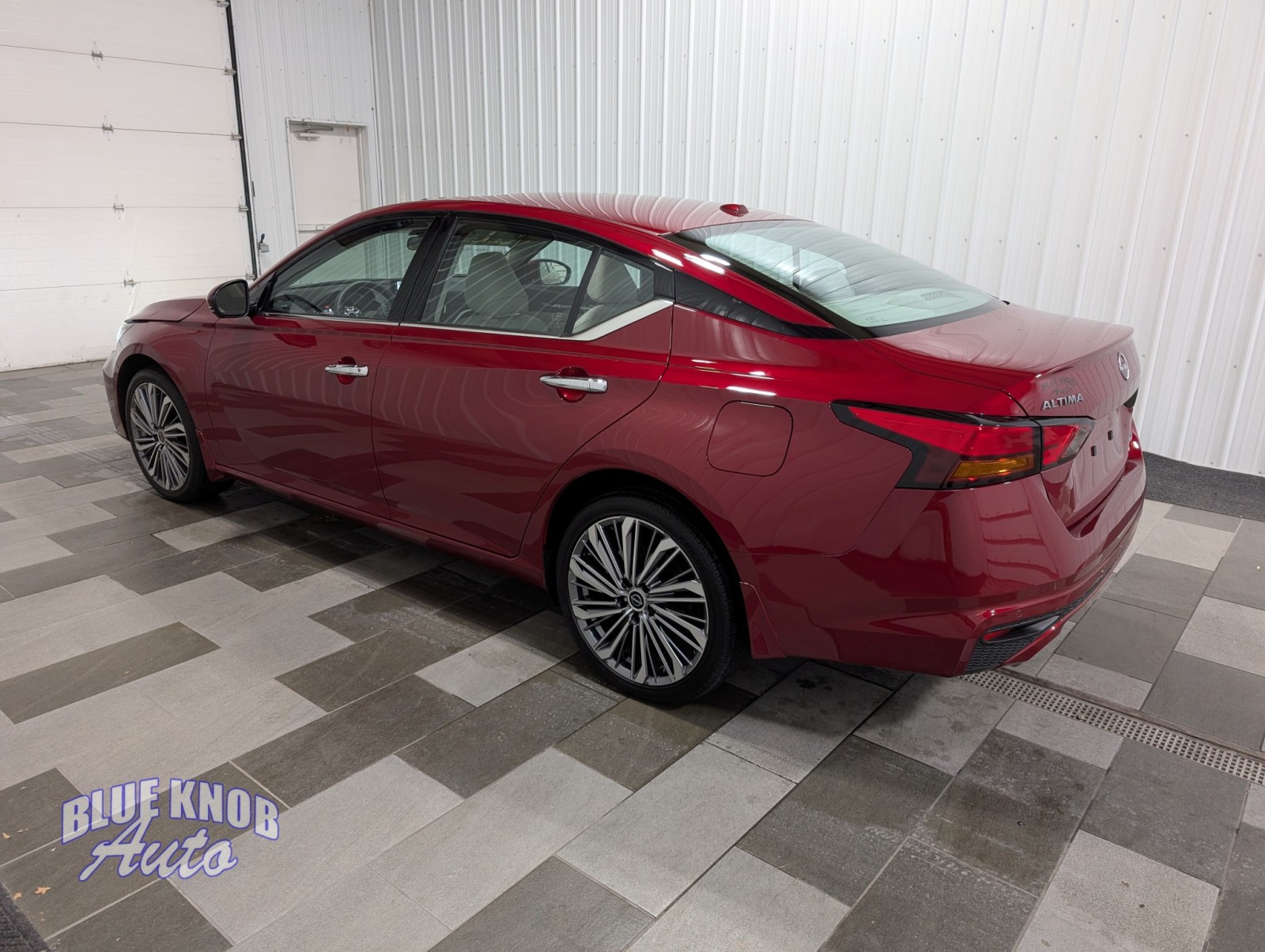 2025 Nissan Altima SL photo 2