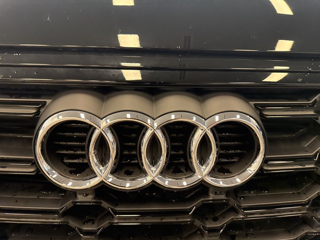 2025 Audi Q5 45 S line Premium Plus photo 2