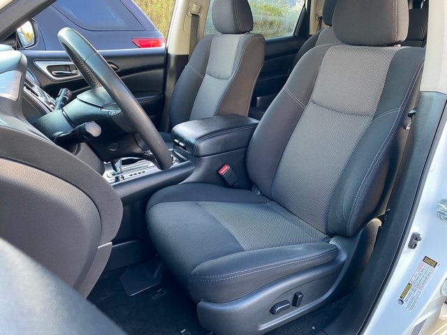 2019 Nissan Pathfinder SV photo 17