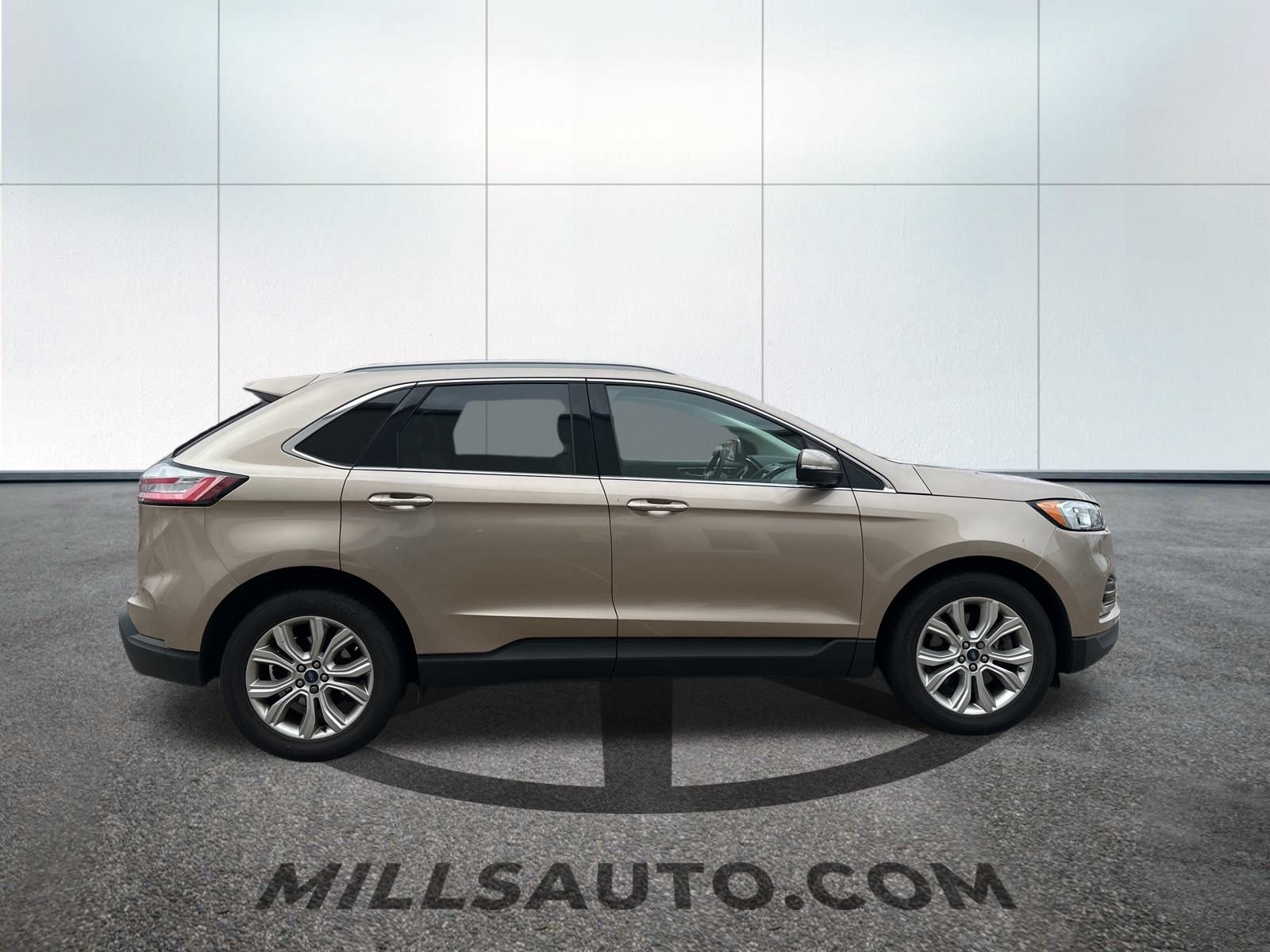 2020 Ford Edge Titanium photo 4