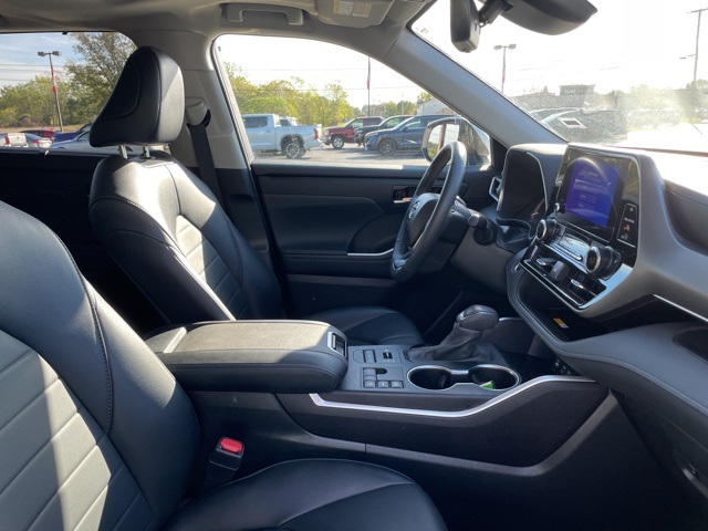 2024 Toyota Highlander XLE photo 23