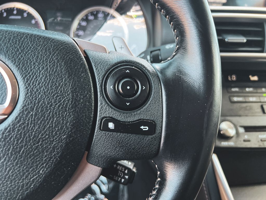 2016 Lexus IS 200t photo 22