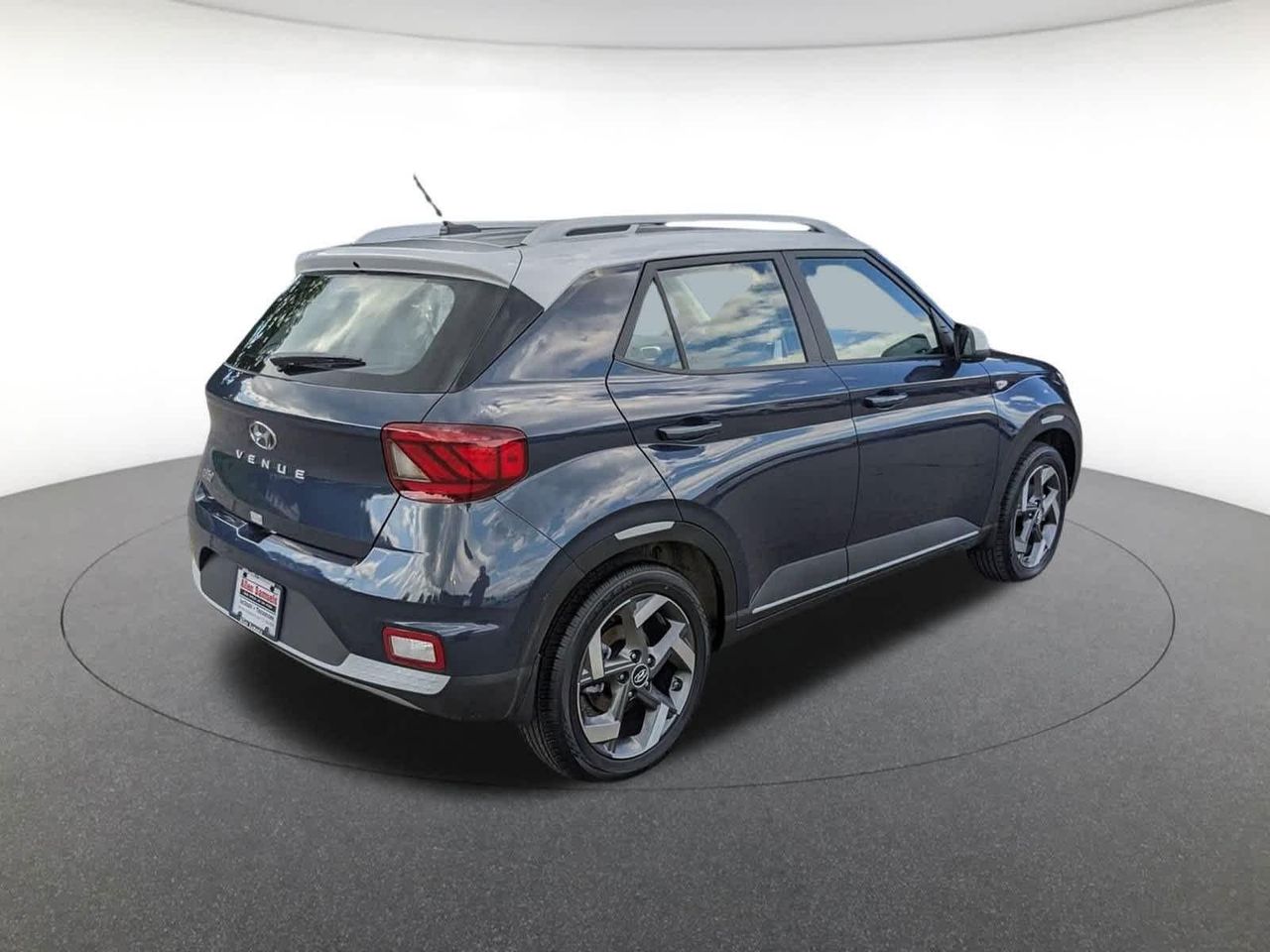 2025 Hyundai Venue Limited photo 3