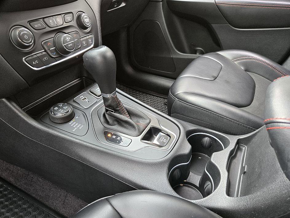 2019 Jeep Cherokee Trailhawk photo 22
