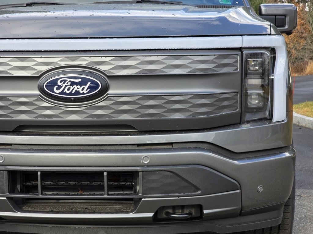 2025 Ford F-150 Lightning Lariat photo 3