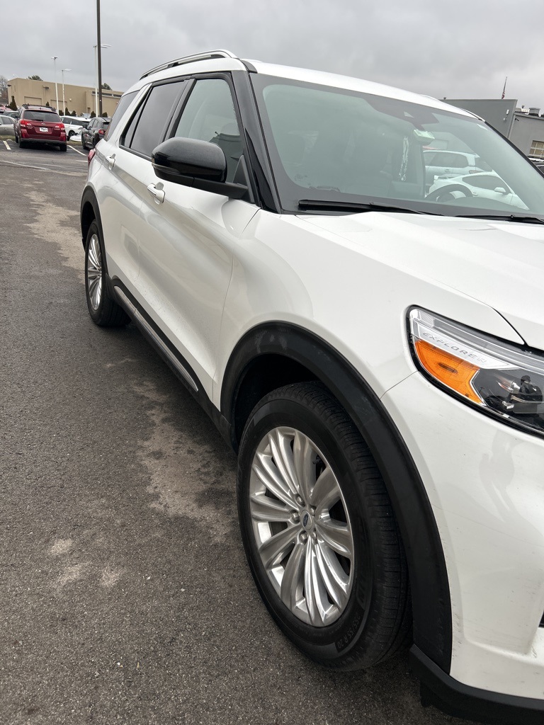 2023 Ford Explorer Limited's photo
