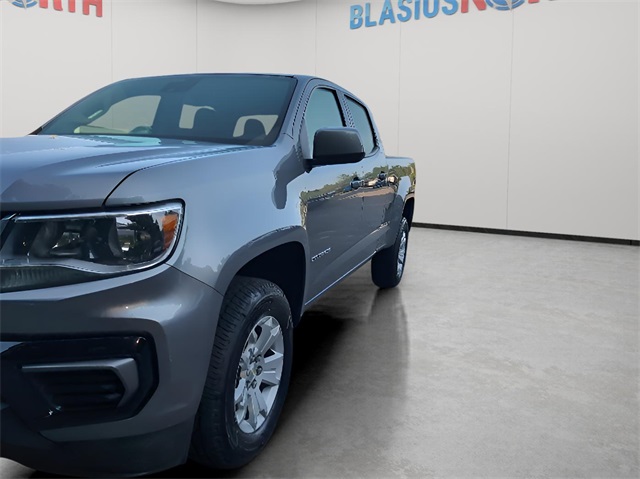 2022 Chevrolet Colorado LT photo 2