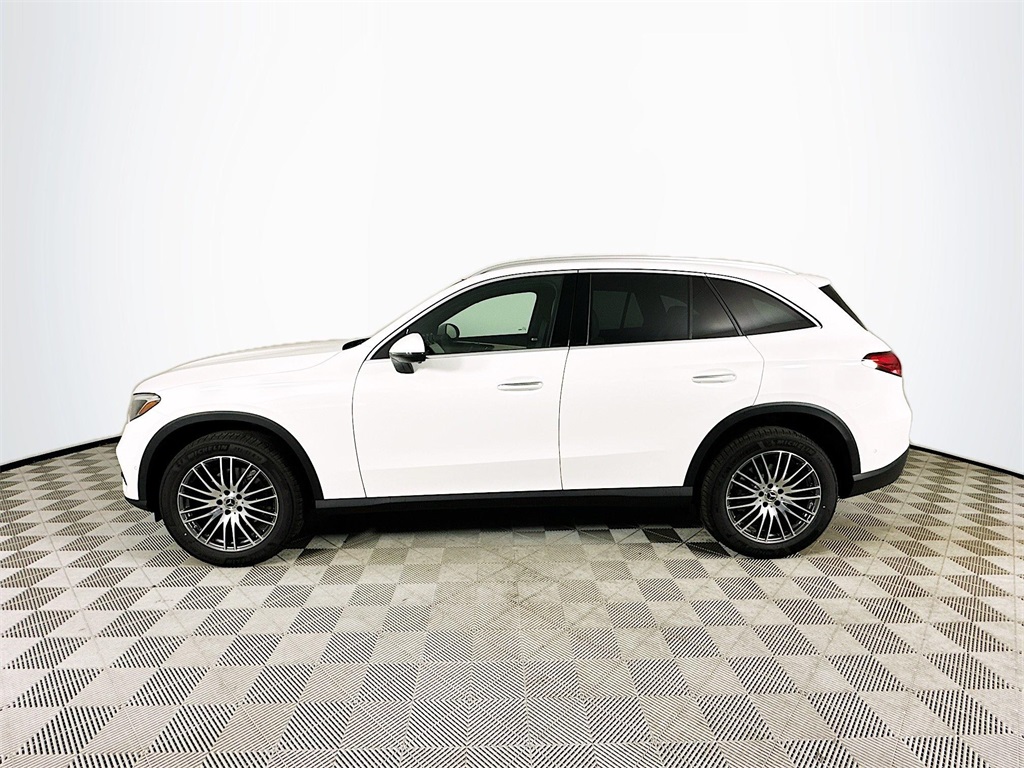2026 Mercedes Benz GLC 300 photo 4