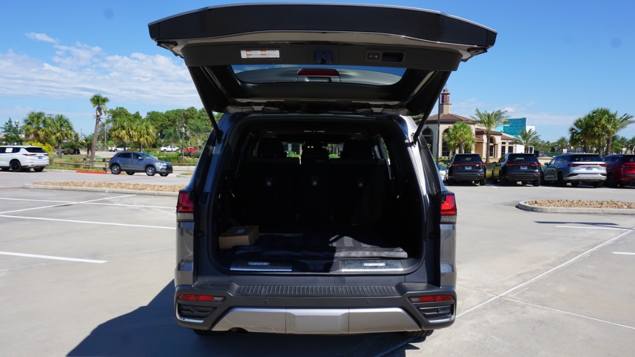 2022 Lexus LX 600 Luxury photo 36