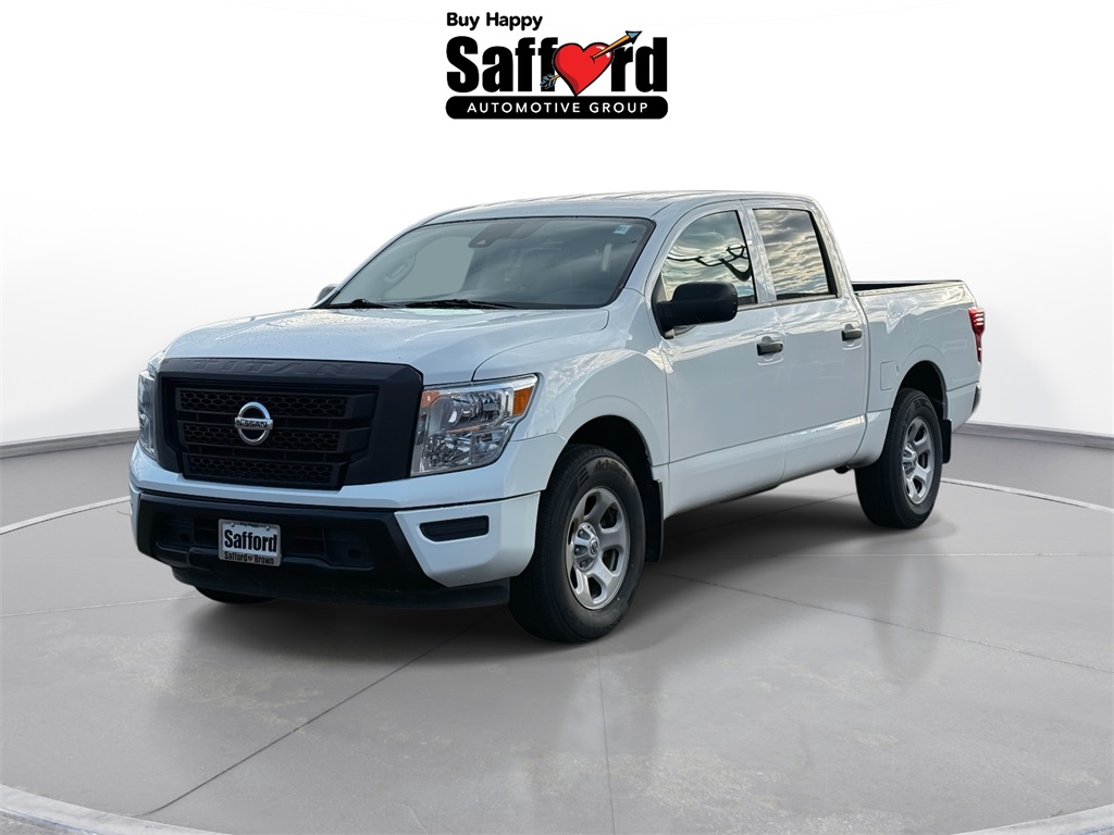 2022 Nissan Titan S's photo