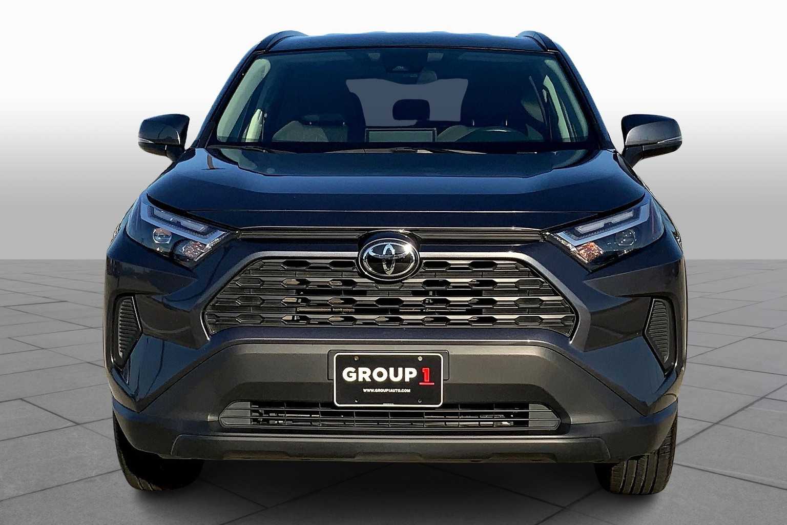2024 Toyota RAV4 XLE photo 3