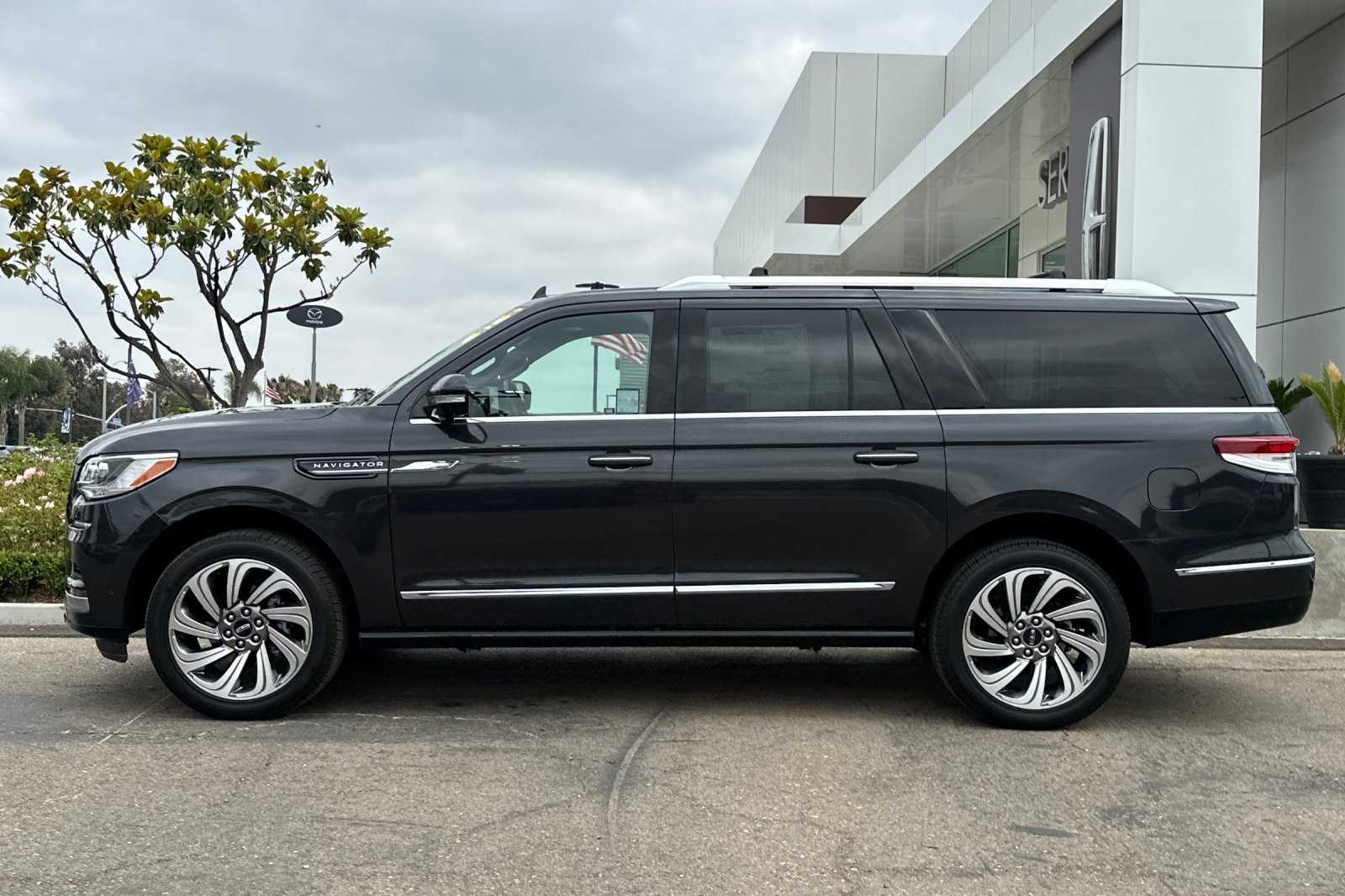 2024 Lincoln Navigator L Reserve photo 5