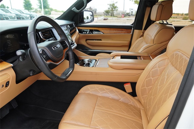 2023 Jeep Grand Wagoneer III photo 17