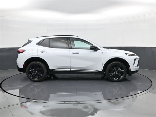 2025 Buick Envision Sport Touring photo 3