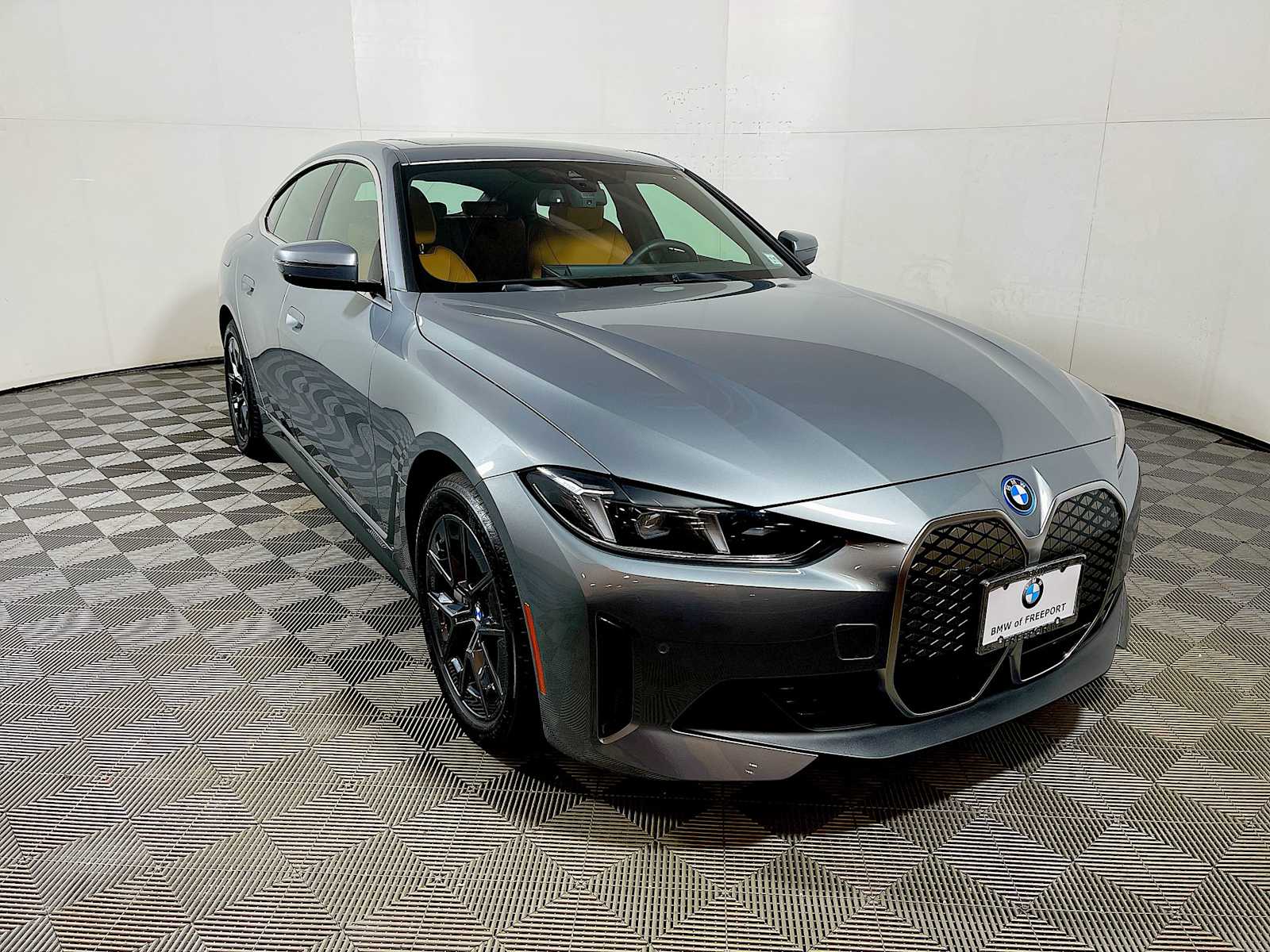 Used 2025 BMW i4 40 with VIN WBY23HD07SFU32382 for sale in Freeport, NY