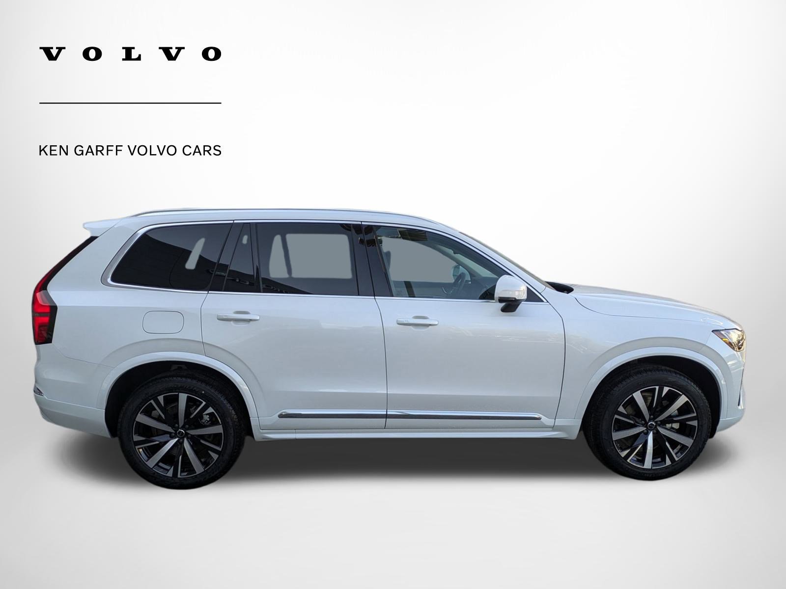 2025 Volvo XC90 Core photo 2