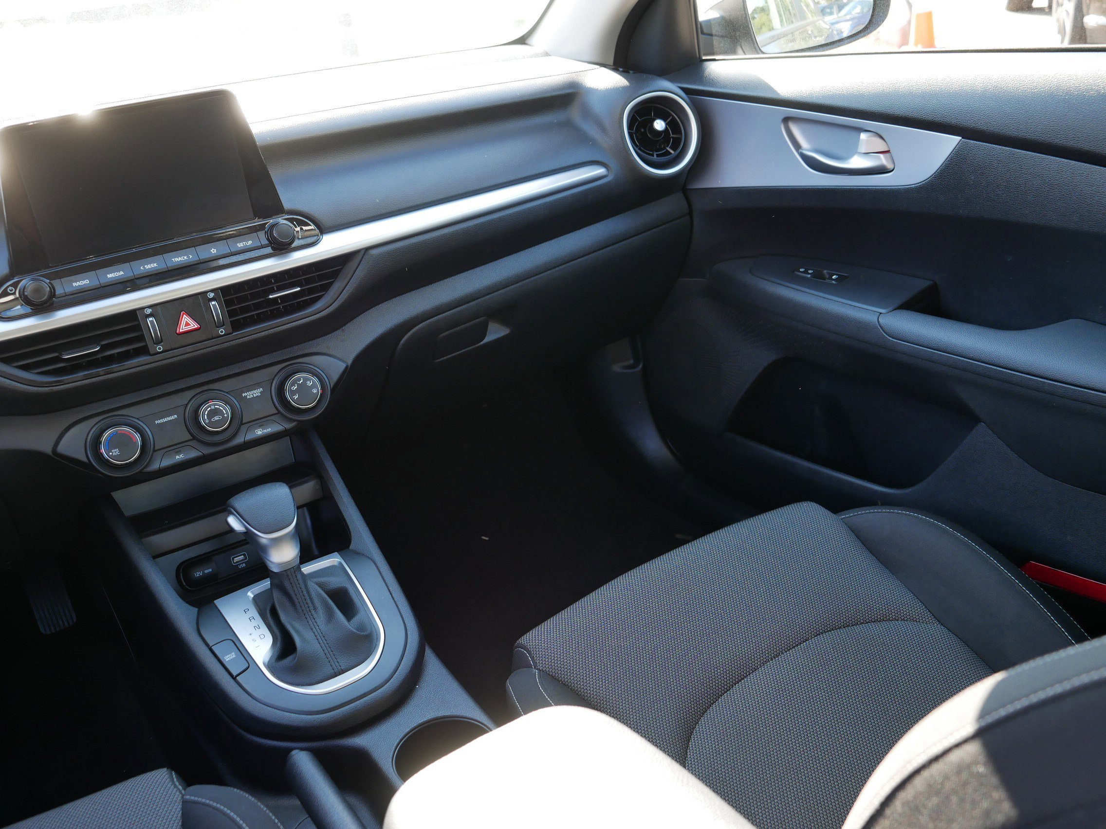 2024 Kia Forte LXS photo 8
