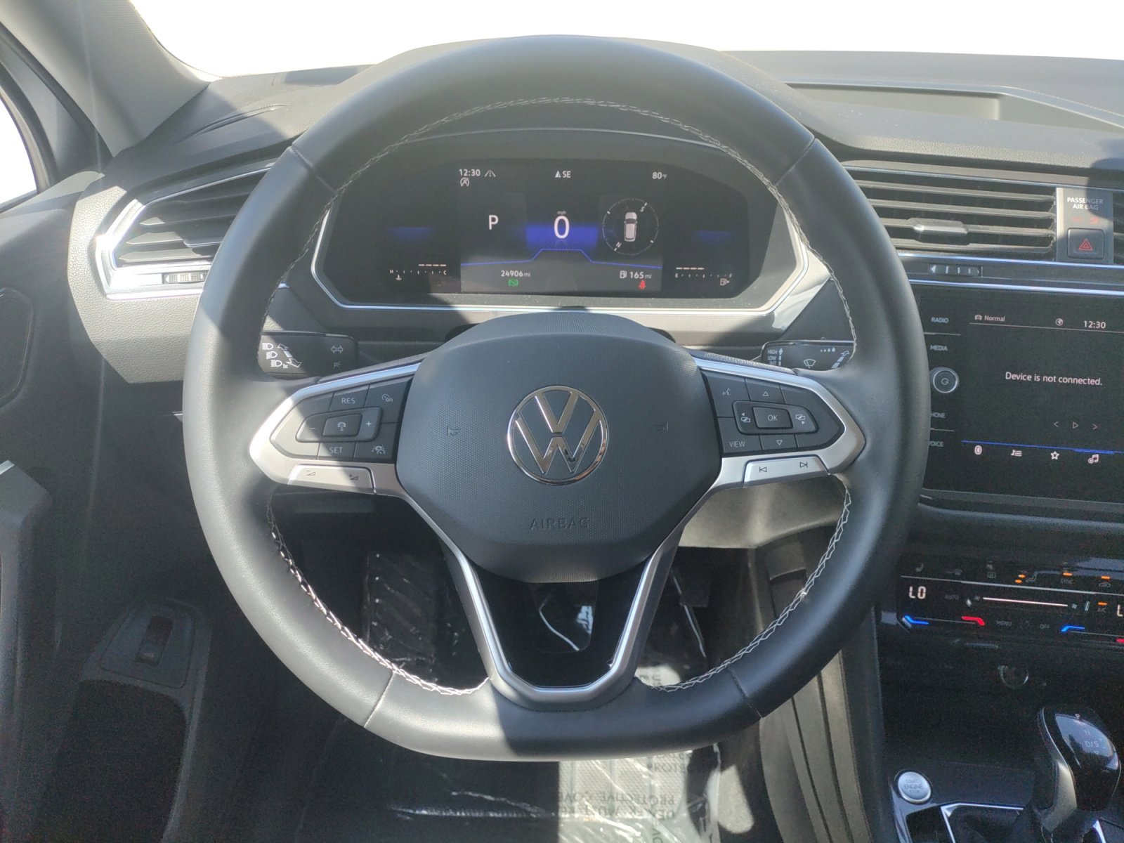 2022 Volkswagen Tiguan SE photo 3