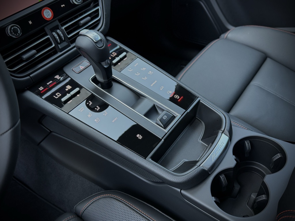 2025 Porsche Macan T photo 23