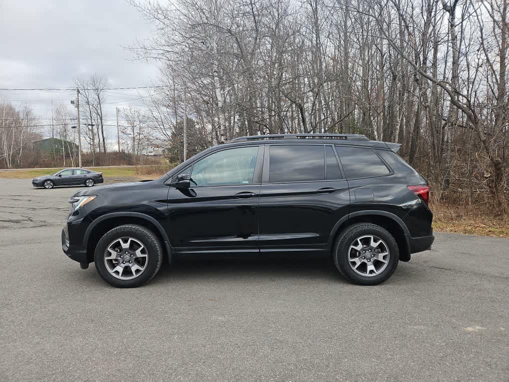 2022 Honda Passport TrailSport photo 2