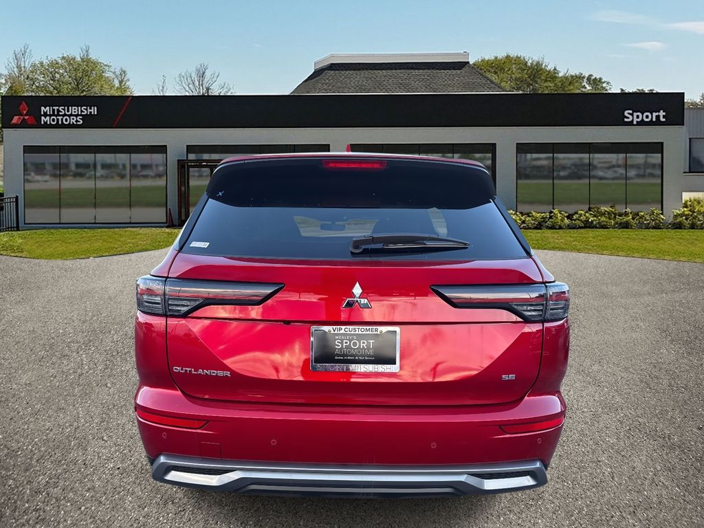 2025 Mitsubishi Outlander SE photo 4
