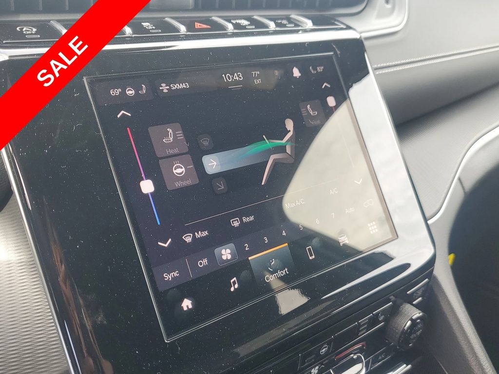 2025 Jeep Grand Cherokee Laredo Altitude photo 31