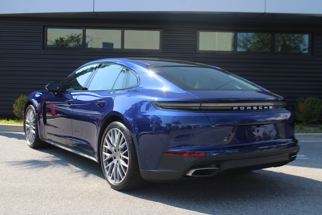 2025 Porsche Panamera Base photo 3