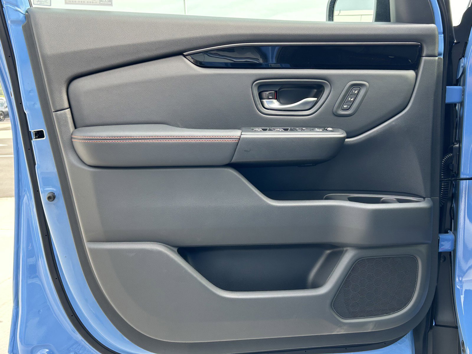 2025 Honda Pilot TrailSport photo 8