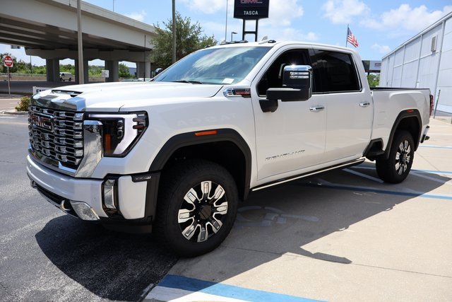 2025 Gmc Sierra 3500 HD Denali photo 3