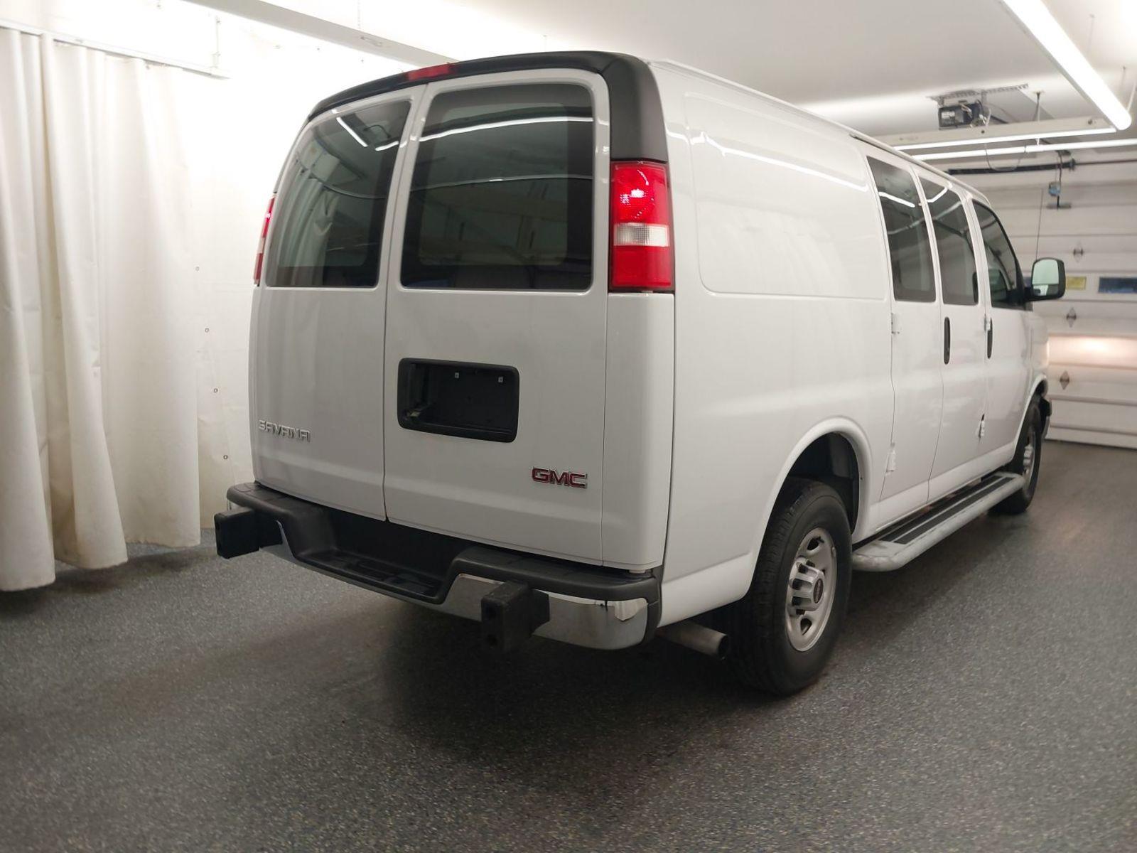 2023 Gmc Savana Cargo 2500 photo 2