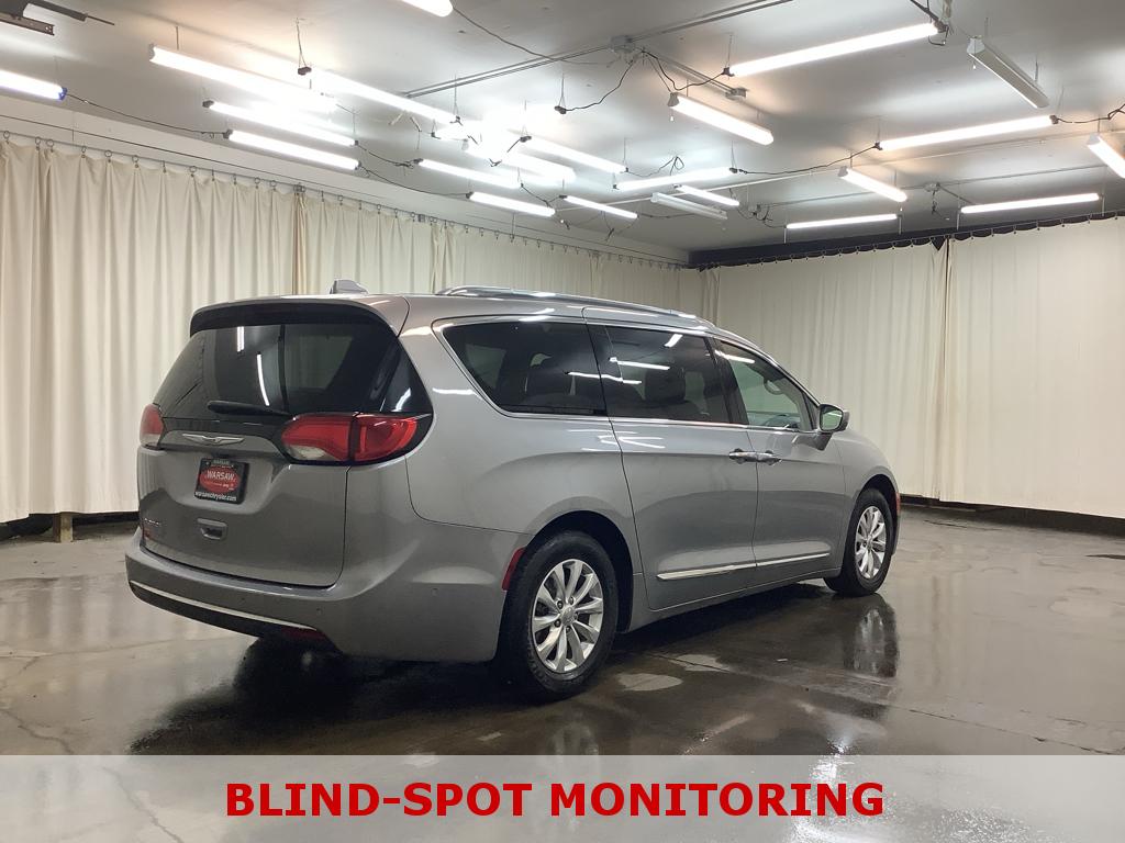 2018 Chrysler Pacifica Touring L photo 5