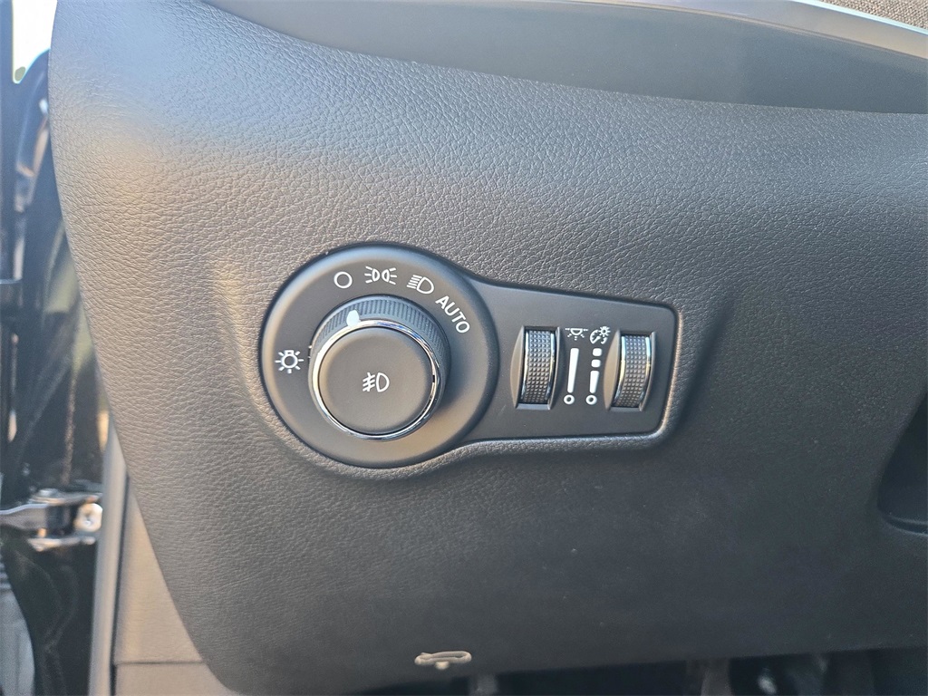 2025 Jeep Compass Latitude photo 18