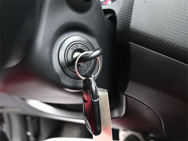 2016 Hyundai Veloster Base photo 3