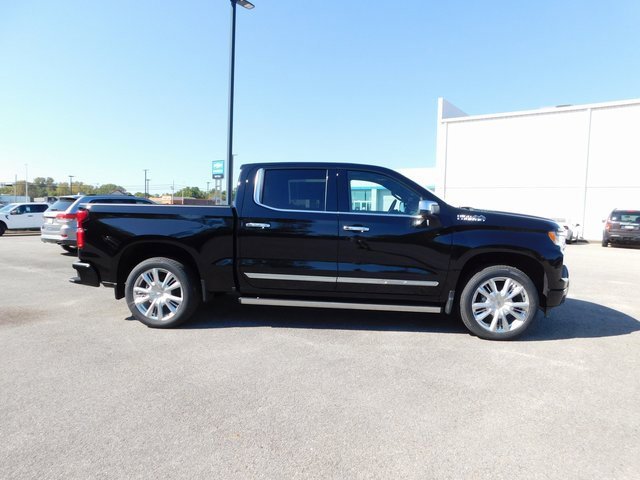 2025 Chevrolet Silverado 1500 High Country photo 2