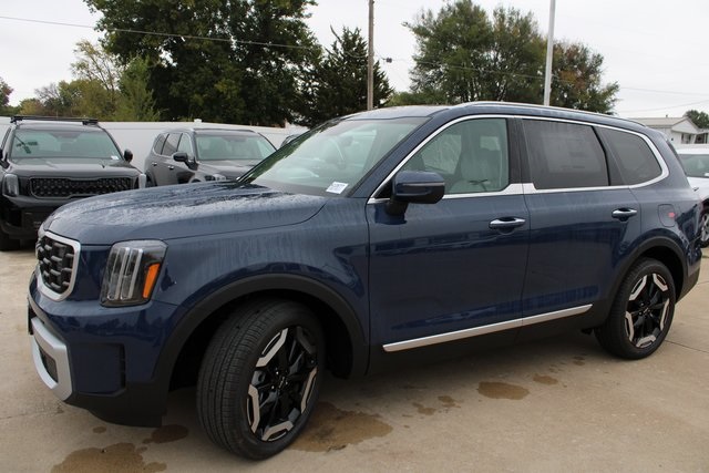 2025 Kia Telluride S photo 2