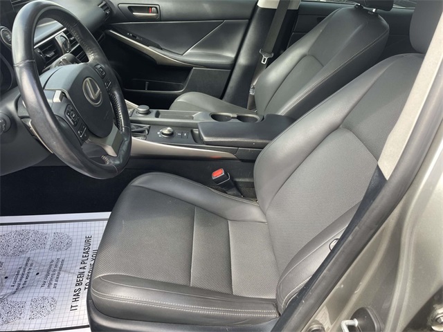 2018 Lexus IS 300 photo 13