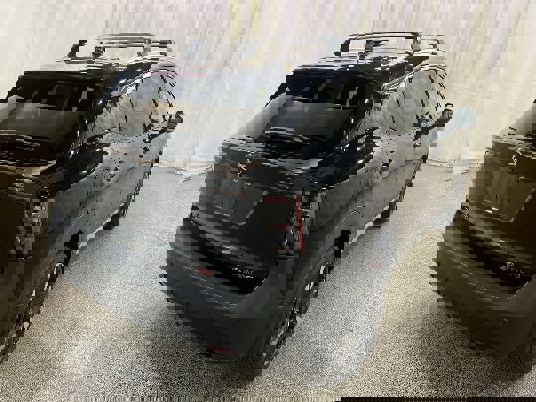 2026 Nissan Kicks SR photo 4